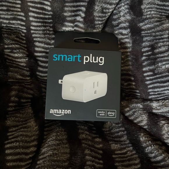 Amazon Smart Plug - Picture 1 of 6